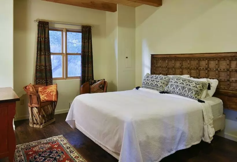 ２ベッドルームハウス, Abiquiu Inn