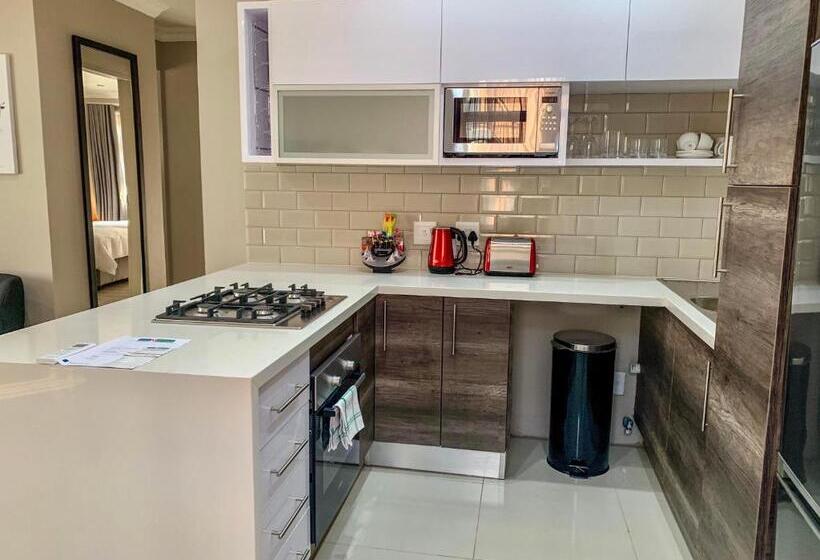 דירת שני חדרים, At Hatfield Apartments