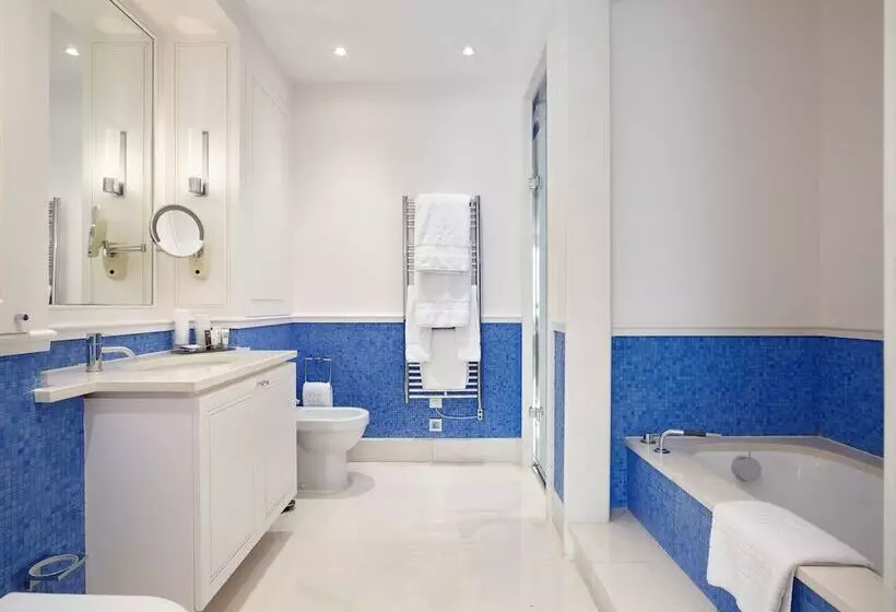 اتاق لوکس با چشم‌انداز دریا, Cap Estel