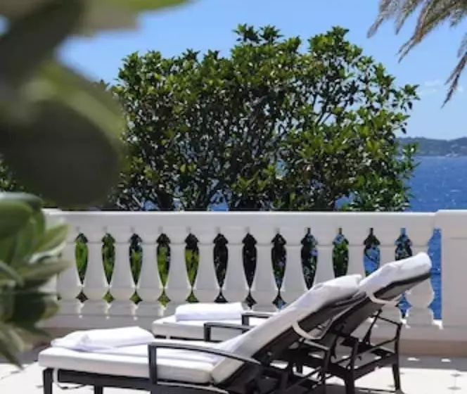 سوئیت مدیریتی 2 خوابه, Cap Estel