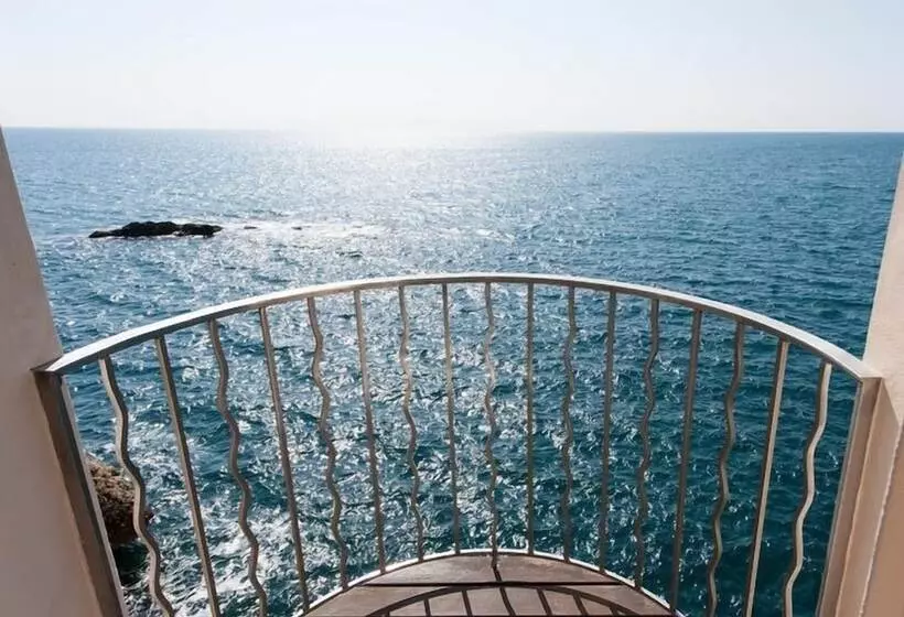 سوییت جونیور با چشم‌انداز دریا, Cap Estel
