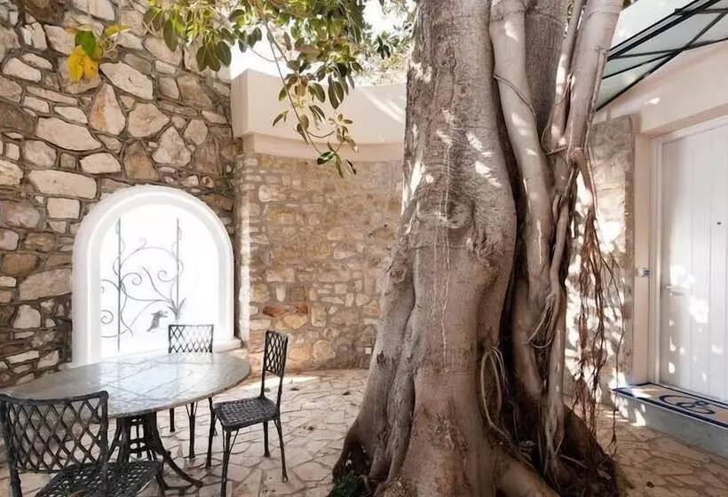 سوییت جونیور با چشم‌انداز دریا, Cap Estel
