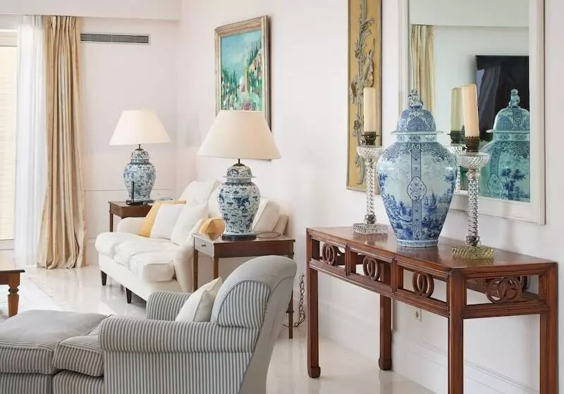 سوئیت مدیریتی 2 خوابه, Cap Estel
