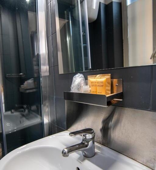 חדר קומפורט, Crossroad