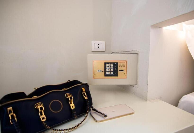 חדר קומפורט, Crossroad