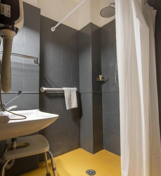 חדר סטנדרט מותאם לאדם עם מוגבלויות, Crossroad