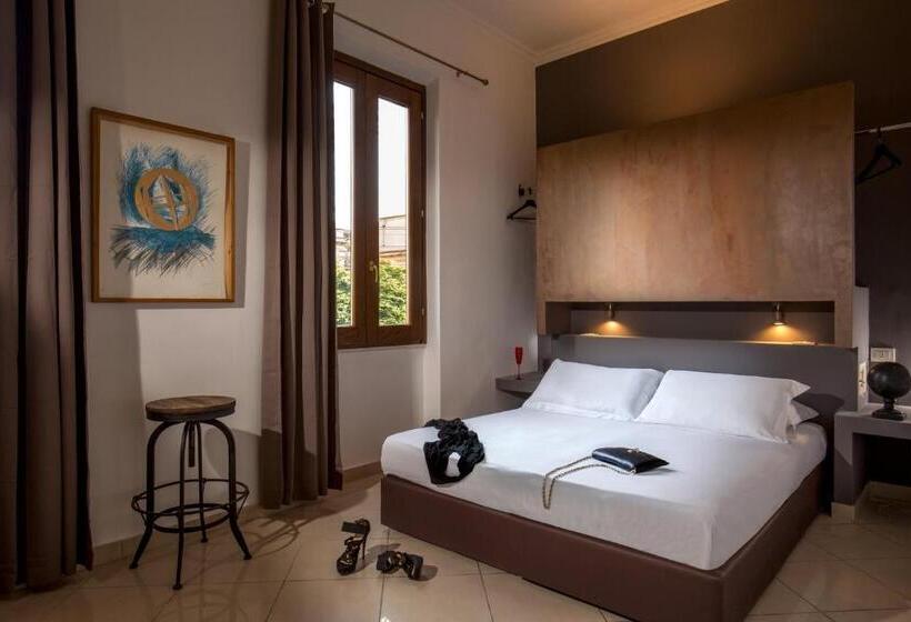 חדר סטנדרט מותאם לאדם עם מוגבלויות, Crossroad