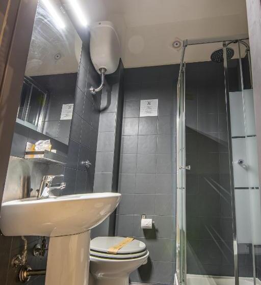 חדר אקונומי יחיד, Crossroad