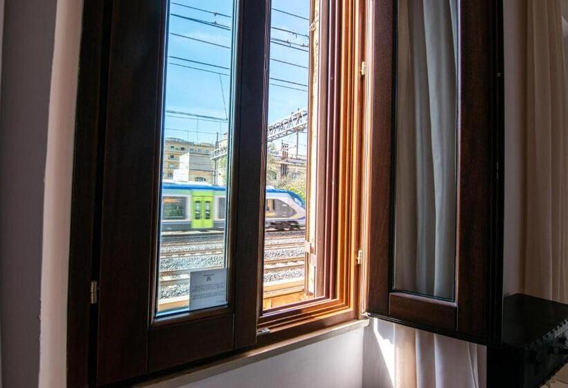 חדר אקונומי, Crossroad