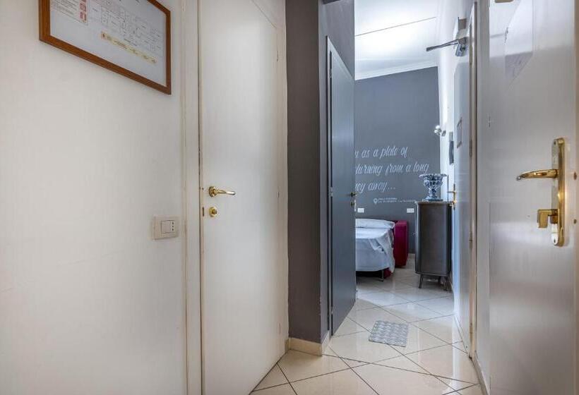 Economy Triple Room, Crossroad