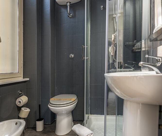 חדר קומפורט, Crossroad