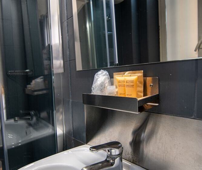 חדר קומפורט, Crossroad