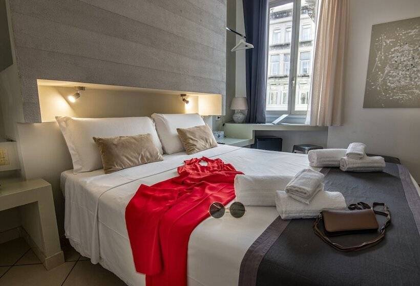 חדר קומפורט, Crossroad