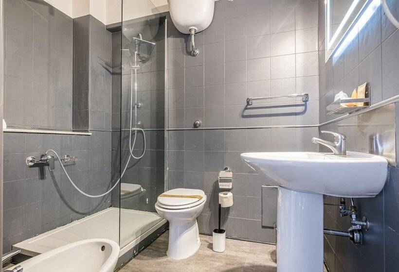 חדר אקונומי, Crossroad