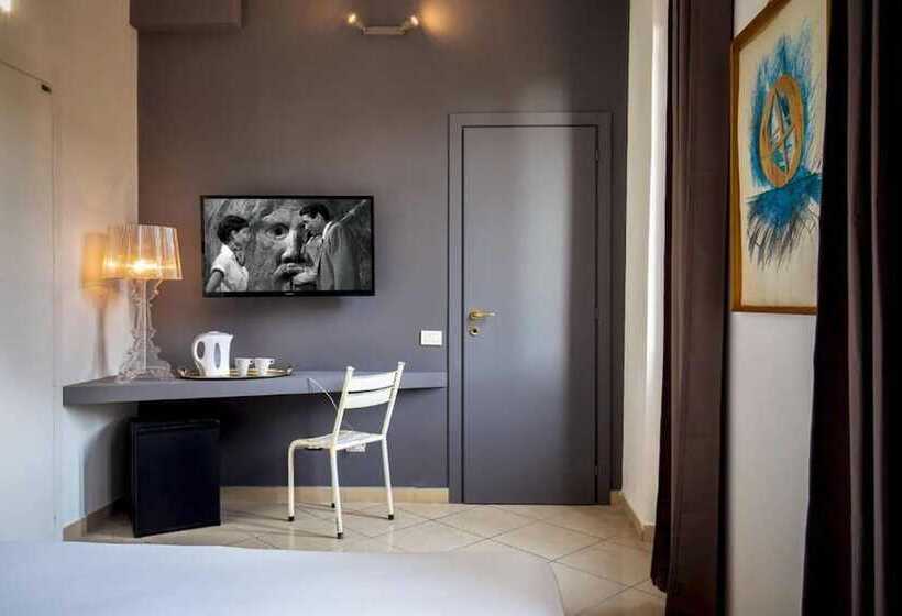 חדר אקונומי, Crossroad