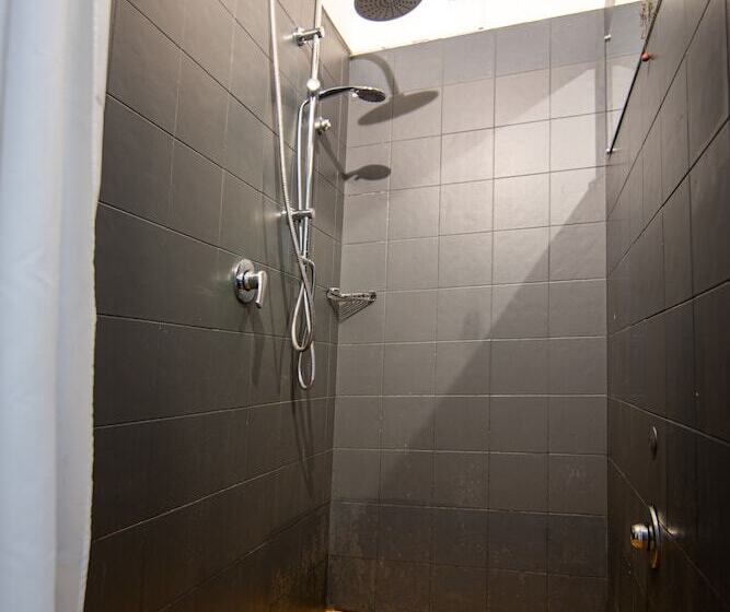 Economy Triple Room, Crossroad