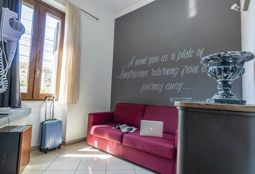 חדר אקונומי לשלושה, Crossroad