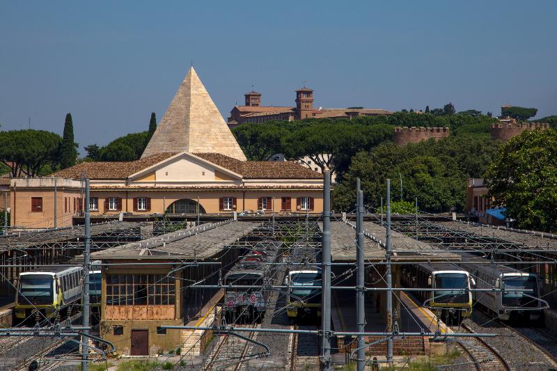 חדר אקונומי, Crossroad