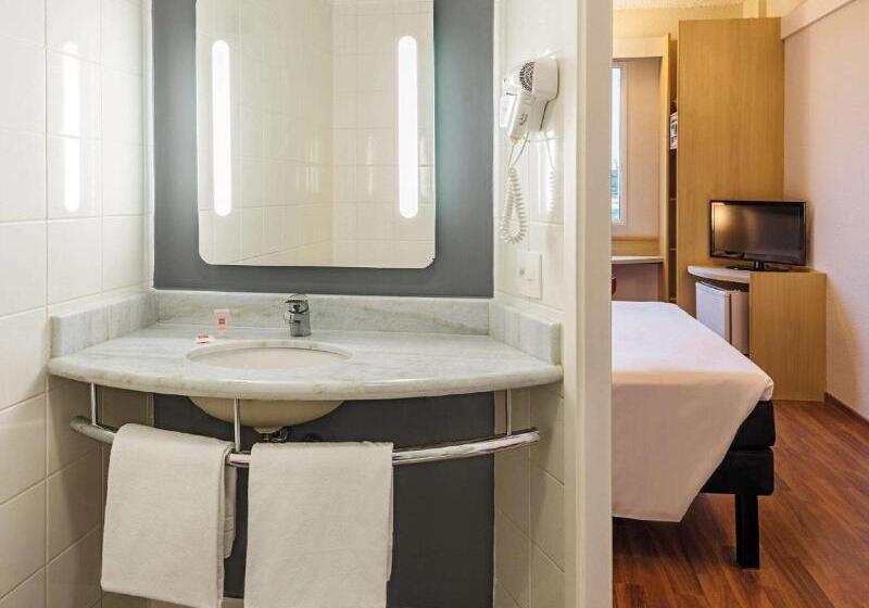 اتاق استاندارد, Crossroad