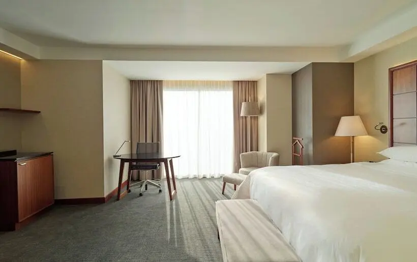 Club Room King Bed, Grand Fiesta Americana Chapultepec