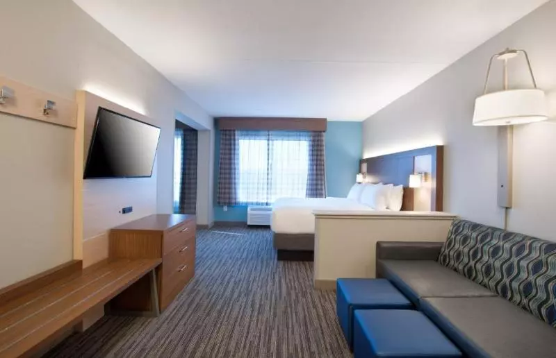 身障者適用スイートルーム, Holiday Inn Express Quantico   Stafford, An Ihg