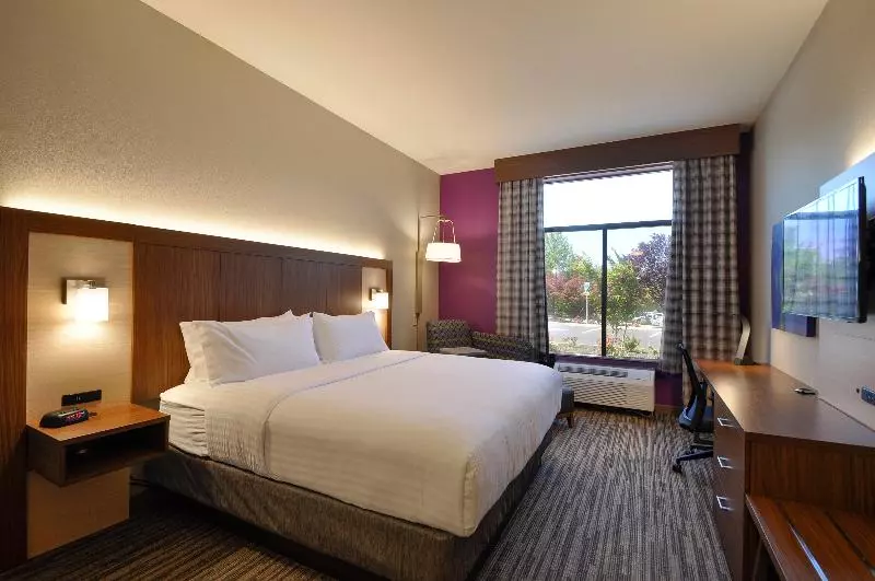 キングサイズベッドのスタンダードルーム, Holiday Inn Express Quantico   Stafford, An Ihg
