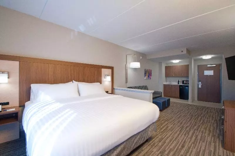 キングサイズベッドのスタンダードルーム, Holiday Inn Express Quantico   Stafford, An Ihg