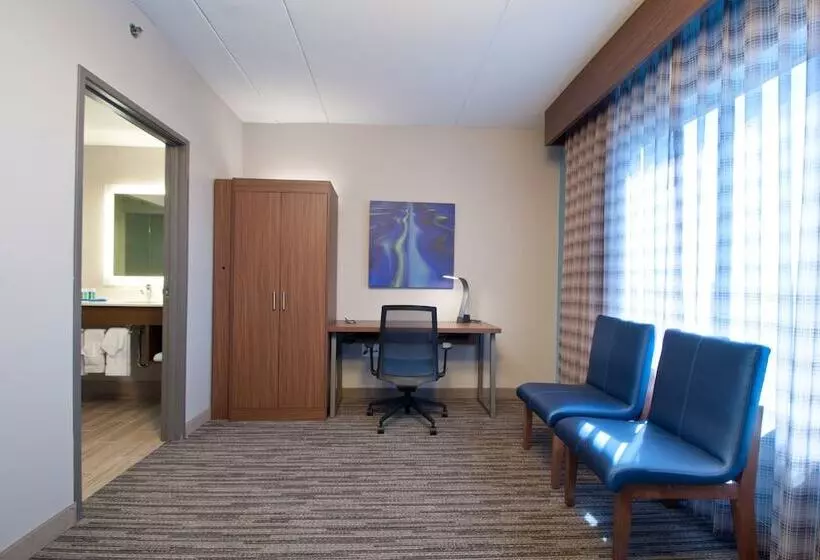 スイート, Holiday Inn Express Quantico   Stafford, An Ihg