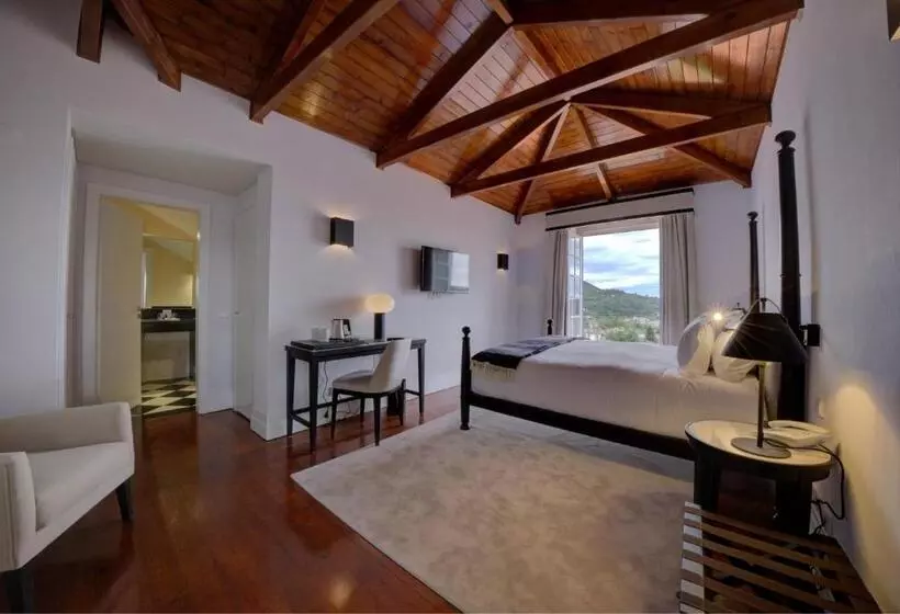 Deluxe Room Mountain View, Octant Lousa