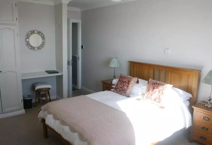 デラックスルーム, Roundstone House