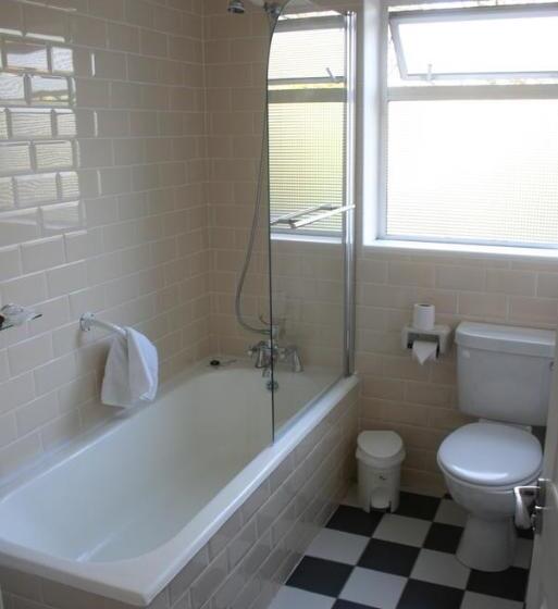 スタンダードルーム, Roundstone House