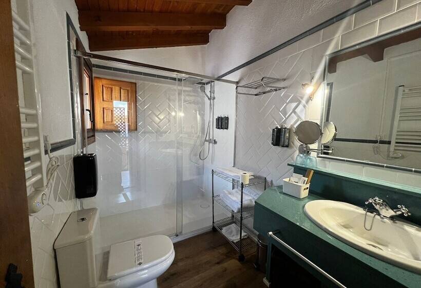 חדר סטנדרט לשלושה עם טרסה, Hospedium Hotel Rural Abadía De Yuste