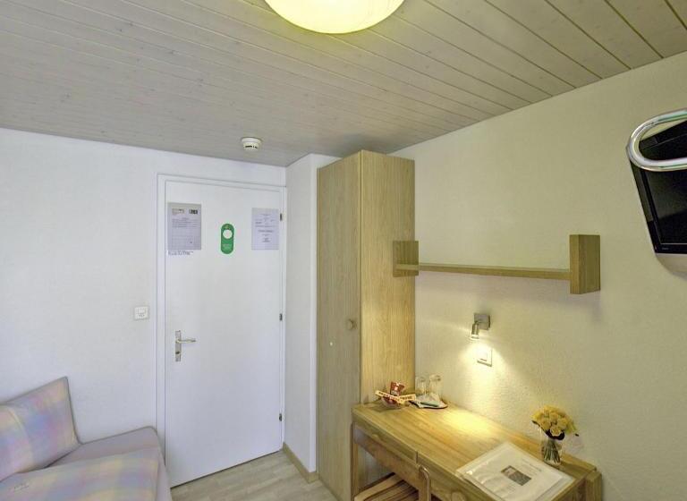 غرفة قياسية فردية, Sporting