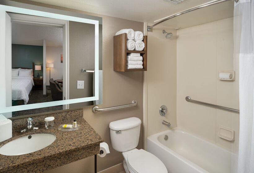 מיטת קינג בסוויטה, Staybridge Suites Denver Tech Center, An Ihg