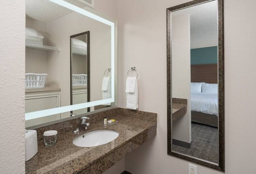 מיטת קינג בסוויטה, Staybridge Suites Denver Tech Center, An Ihg