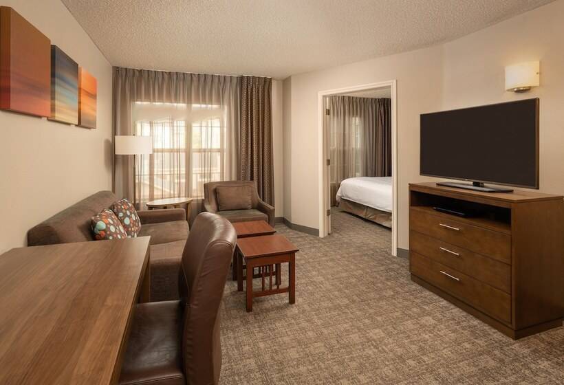 מיטת קינג בסוויטה, Staybridge Suites Denver Tech Center, An Ihg