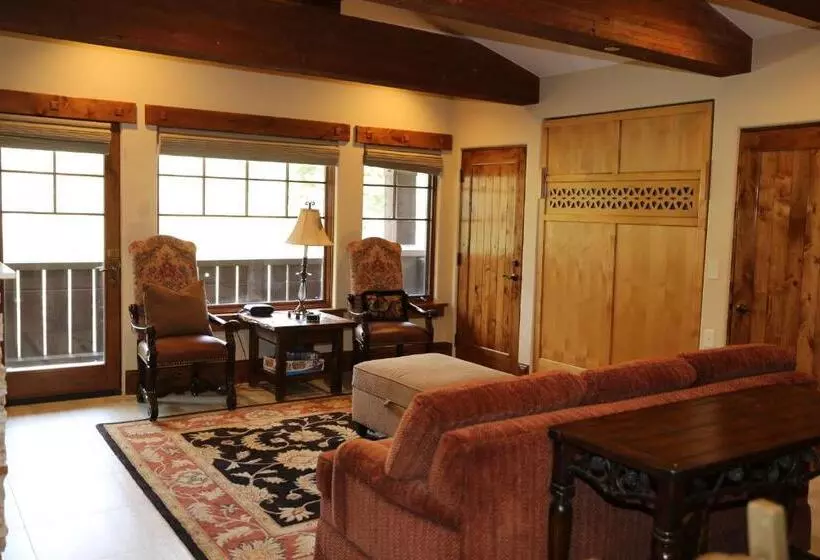 Suite Queen Bed, The Chateaux Deer Valley