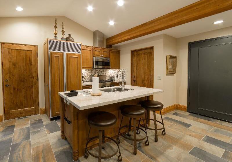 三卧豪华套房, The Chateaux Deer Valley