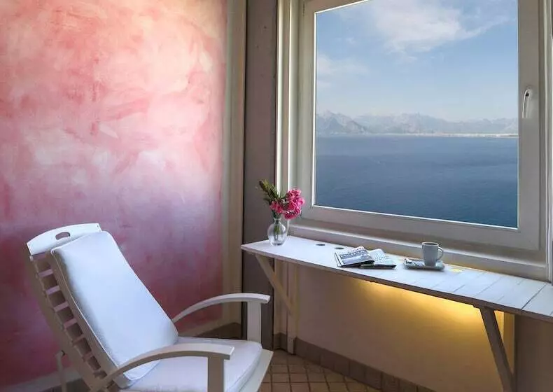 اتاق استاندارد با چشمانداز دریا, The Marmara Antalya