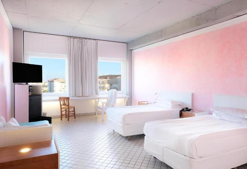 اتاق استاندارد سه نفره, The Marmara Antalya