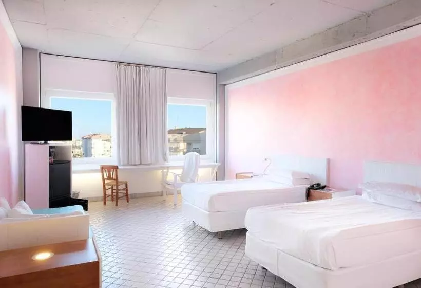 اتاق استاندارد سه نفره, The Marmara Antalya