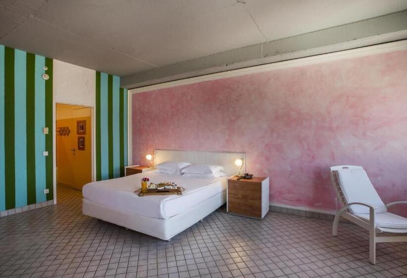 اتاق استاندارد سه نفره, The Marmara Antalya