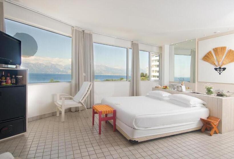 اتاق لوکس سه تخته, The Marmara Antalya