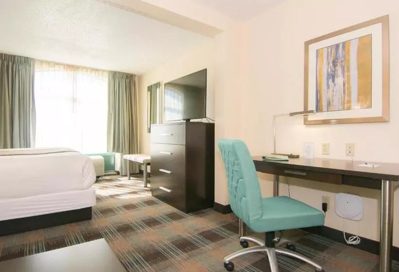 キングサイズベッドのデラックススイート, Wingate By Wyndham   Orlando International Airport  Free Hot Breakfast