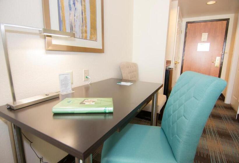 适合残疾人使用的标准间, Wingate By Wyndham   Orlando International Airport  Free Hot Breakfast