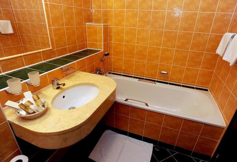 Семейный Номер, Romantic Hotel Mlýn Karlstejn