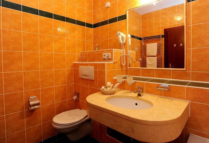 غرفة عائلية, Romantic Hotel Mlýn Karlstejn