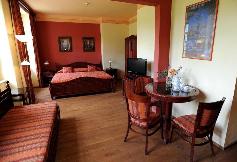 غرفة عائلية, Romantic Hotel Mlýn Karlstejn