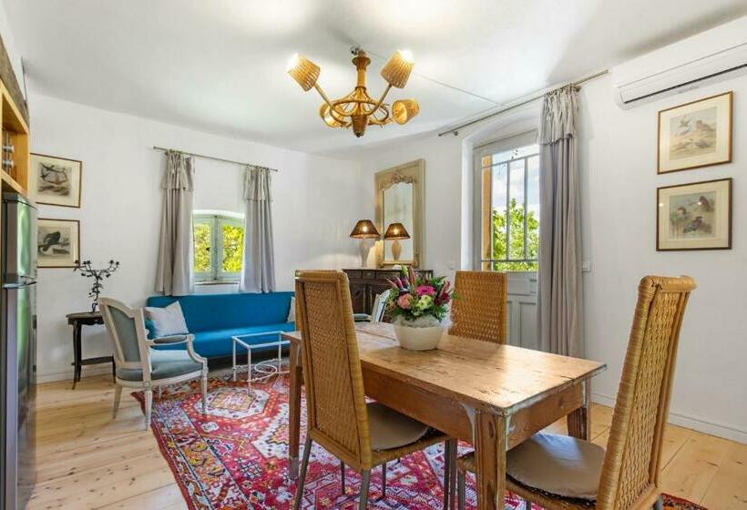 דירת חדר, Château Hermitage De Combas