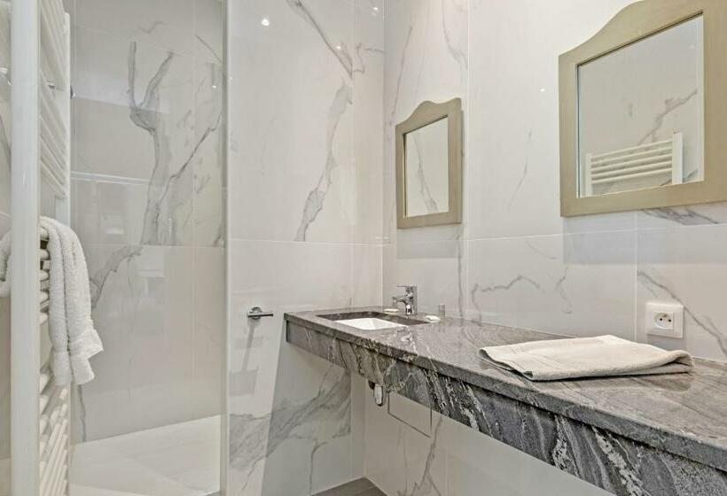 דירת חדר סופריור, Château Hermitage De Combas